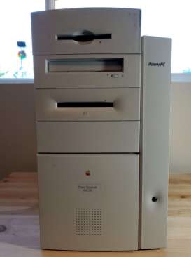 Power Mac 8600 Front